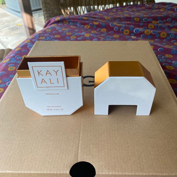 Kayali Vanilla 28 empty 3.4 fl. oz box - Picture 7 of 10